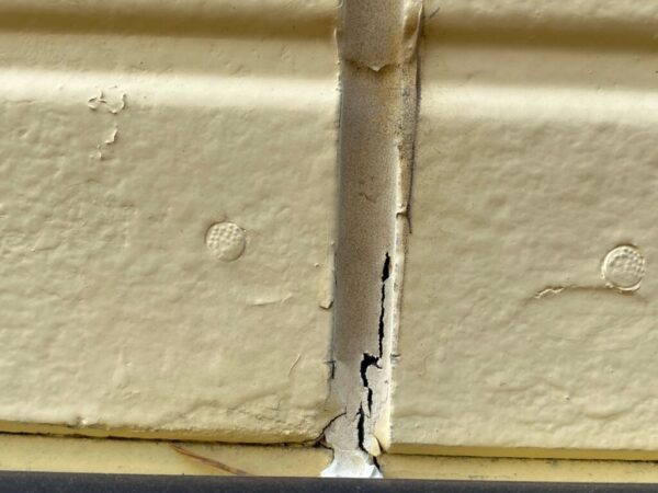 外壁コーキング劣化しています 外壁コーキング劣化しています
