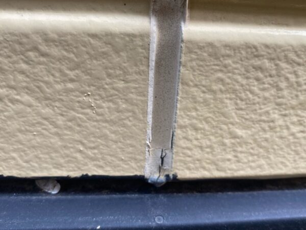 外壁コーキング劣化しています 外壁コーキング劣化しています