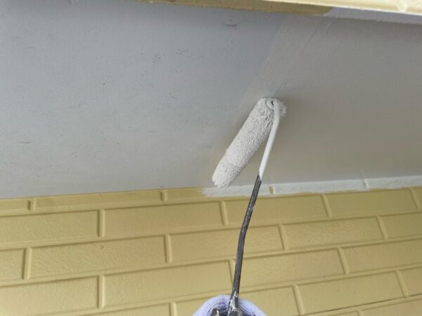 軒天上塗り一回目 軒天上塗り一回目